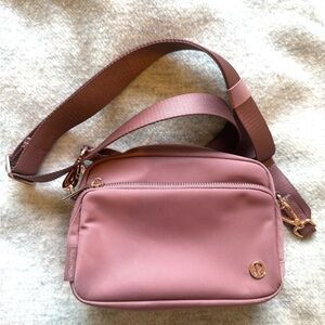 lululemon athletica Everywhere Crossbody Bag 2L